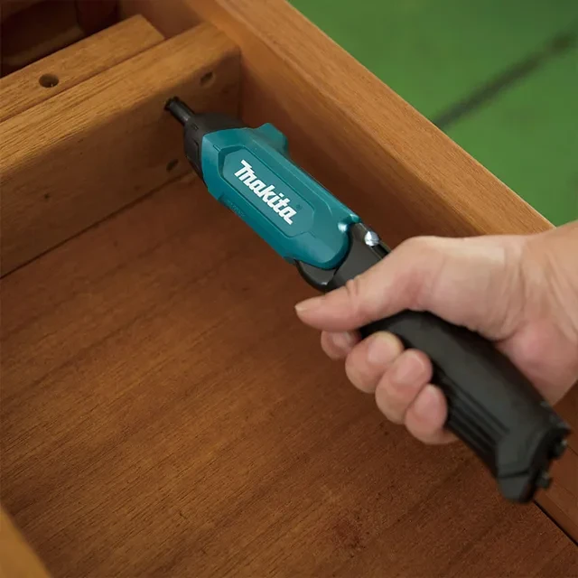 Mașină de înșurubat cu acumulator df001dw 6 nm 1.5 ah (li-ion) 3.6 v 220 rpm makita 2