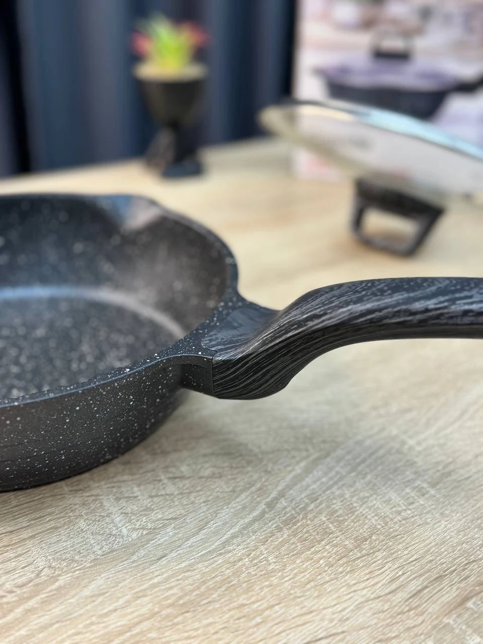 Tigaie marmura cu capac 24 cm 2