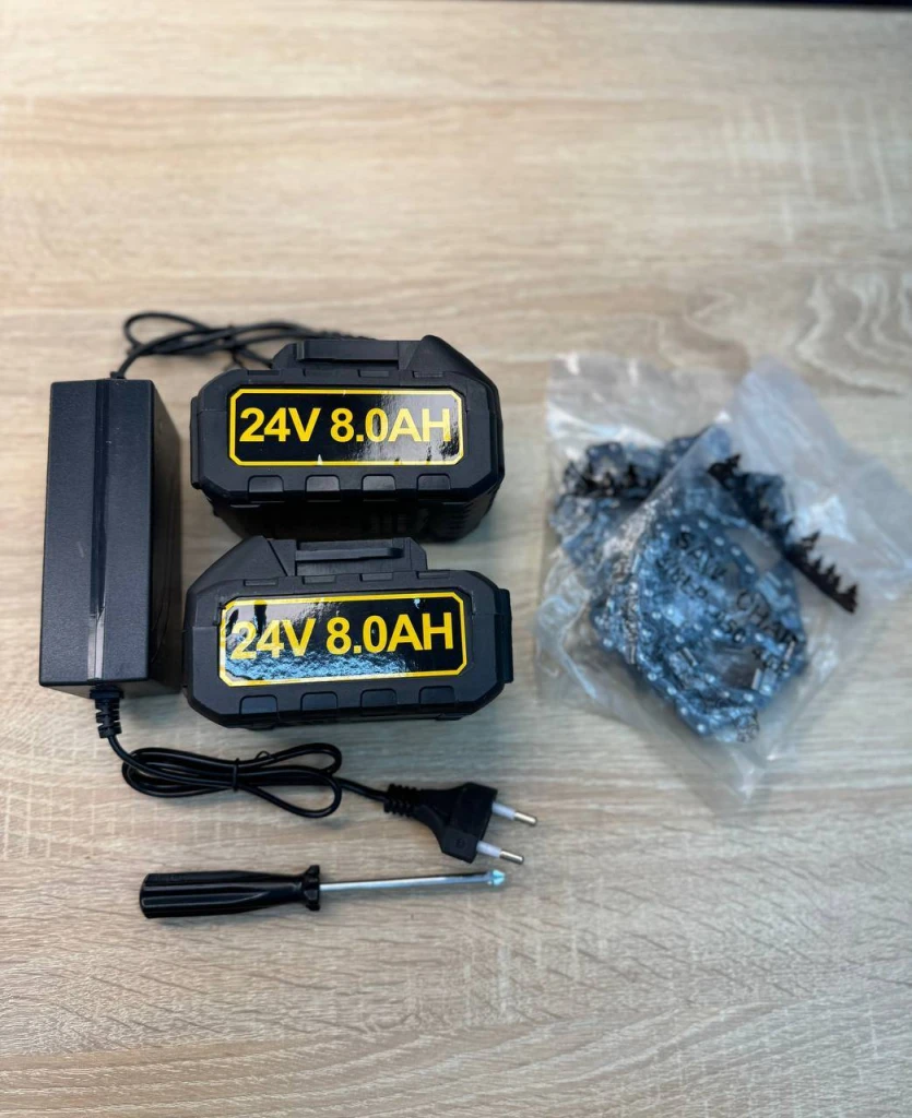 Fierăstrău cu lanț cu două acumulatoare în set 3