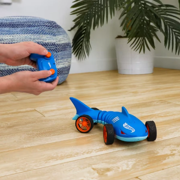 Hot wheels 1:15 shark speeder 7