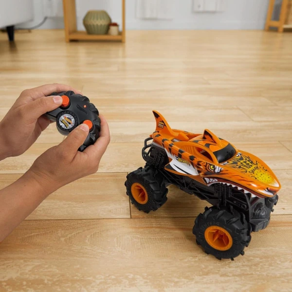Hot wheels monster truck 1:24 "rechinul tigru de neoprit" 7