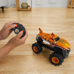 Hot wheels monster truck 1:24 "rechinul tigru de neoprit" Thumbnail 7
