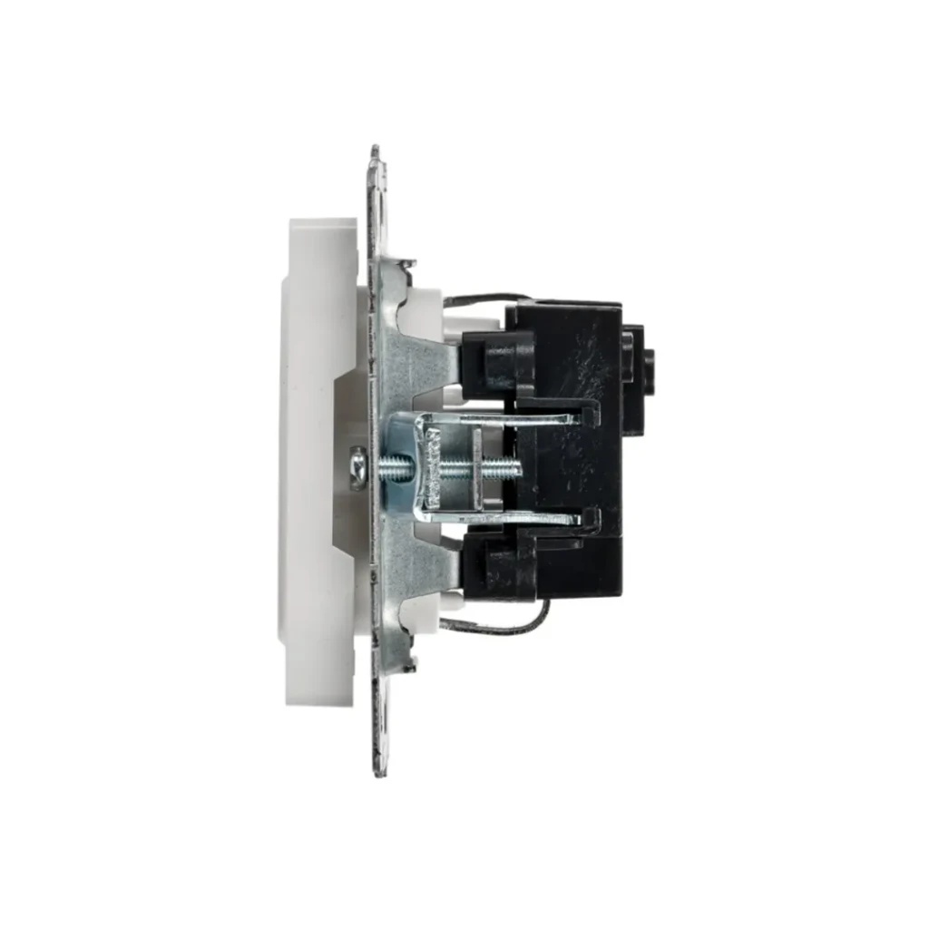 Розетка с заземлением brite 16 a 220 - 240 в белый iek 3