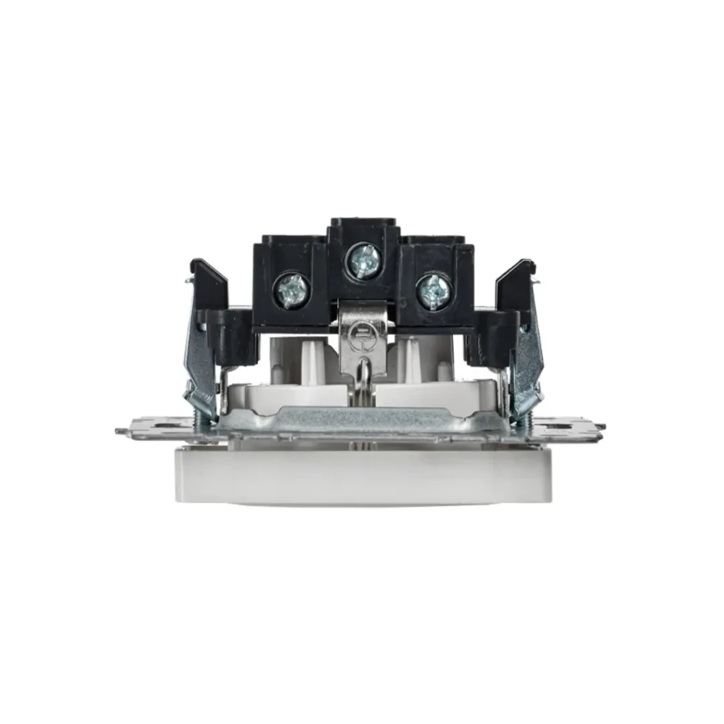 Розетка с заземлением brite 16 a 220 - 240 в белый iek 4