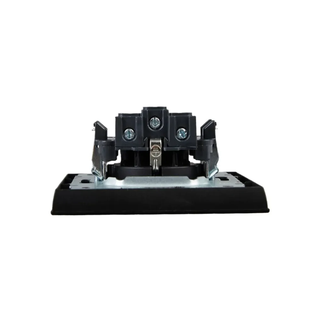Priză cu împământare și obturator brite 16 a 220 - 240 v negru iek 3