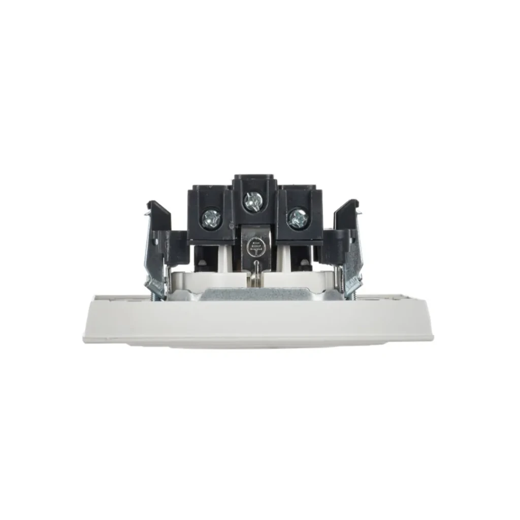 Priză cu împământare și obturator brite 16 a 220 - 240 v alb iek 3