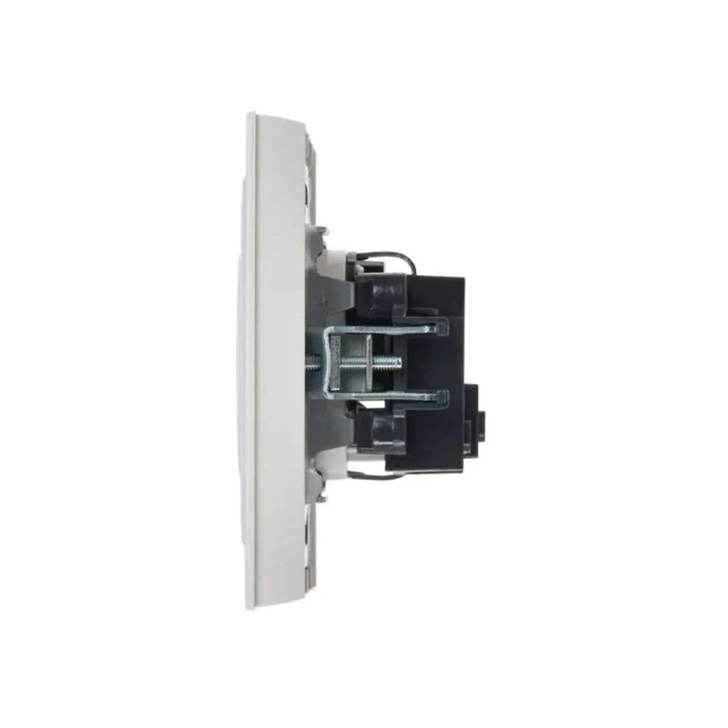 Priză cu împământare și obturator brite 16 a 220 - 240 v alb iek 4