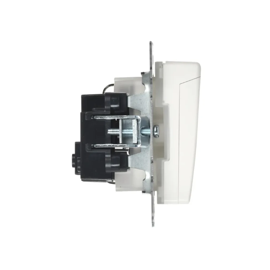 Розетка с защитой и с крышкой brite 16 a 220 - 240 в белый iek 3
