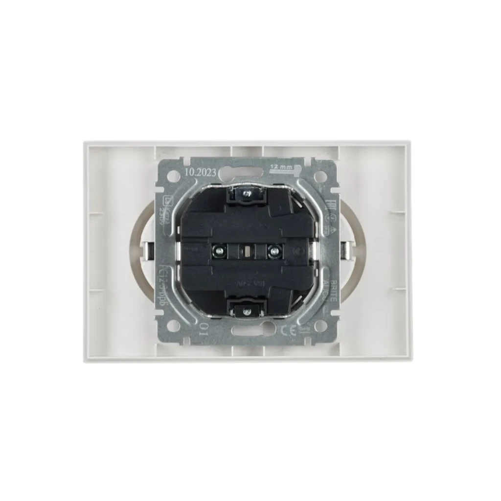 Двойная розетка с заземлением brite 16 a 220 - 240 в белый iek 2