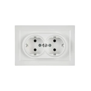 Priză dublă cu împământare brite 16 a 220 - 240 v alb iek