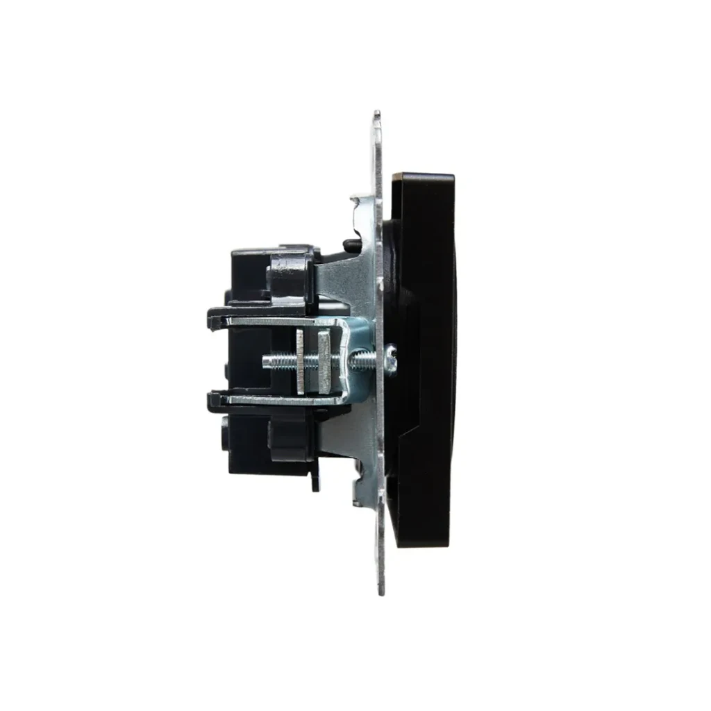 Priză brite 10 a 220 - 240 v negru iek 4