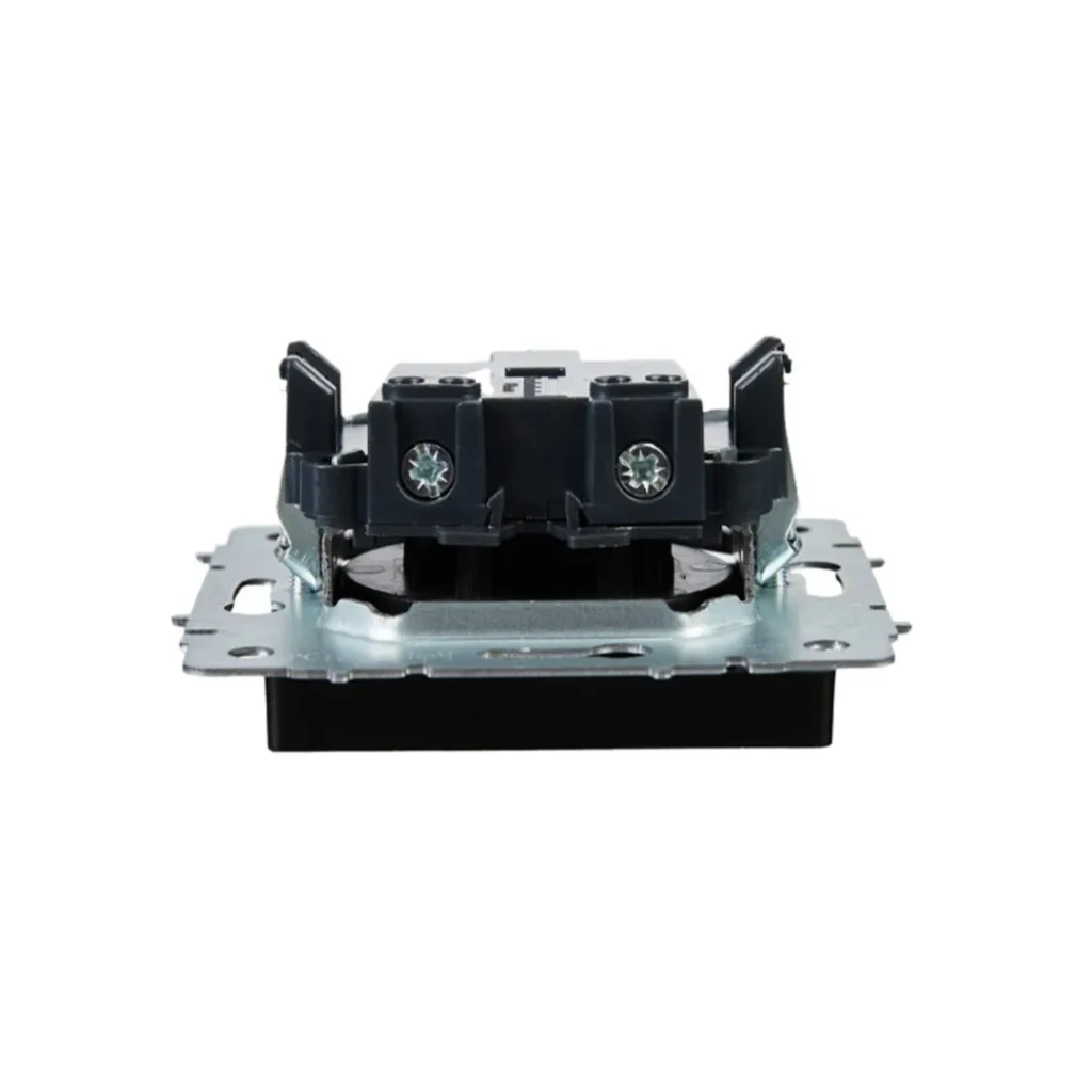 Priză brite 10 a 220 - 240 v negru iek 3