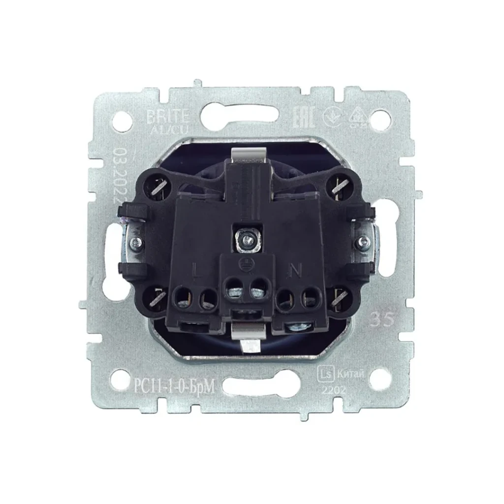 Priză cu împământare și obturator brite 16 a 220 - 240 v marengo iek 2