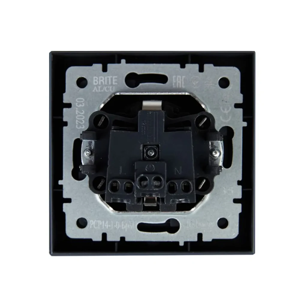 Priză cu împământare și obturator brite 16 a 220 - 240 v marengo iek 2