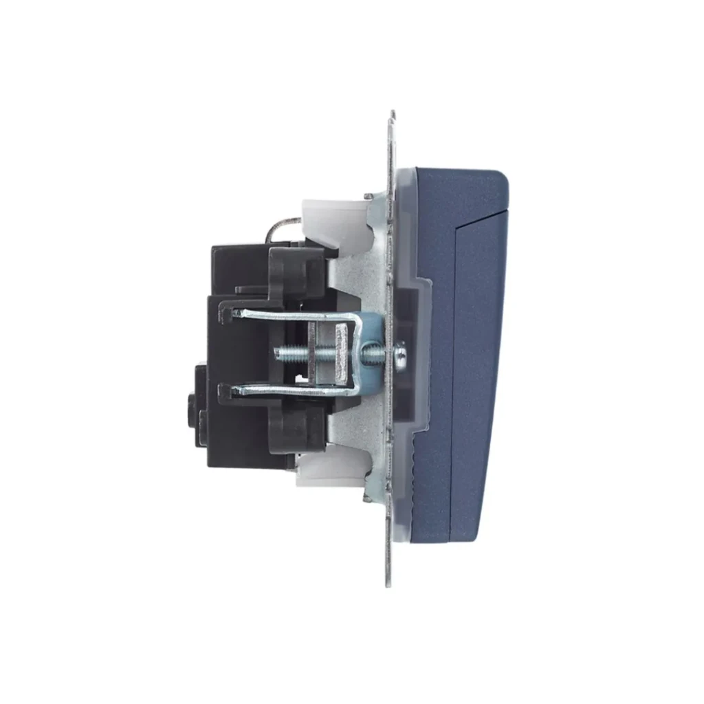 Priză cu obturator și capac brite 16 a 220 - 240 v marengo iek 3
