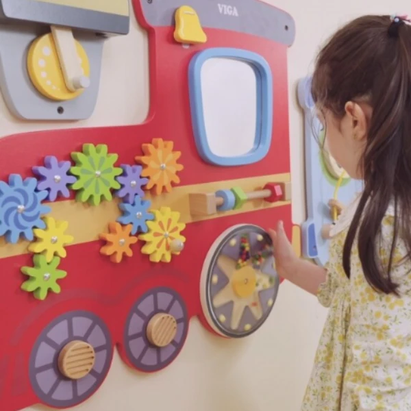 Busyboard (de perete) "trenuleț" 2