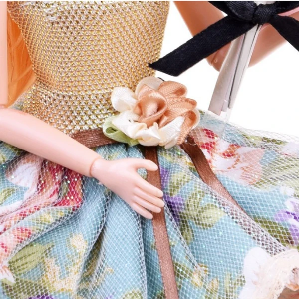Păpușa emily "seria de vară cu buchet și accesorii" 7