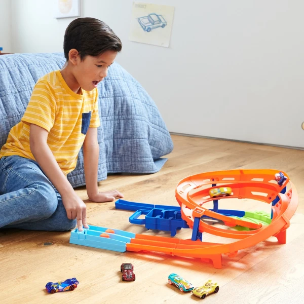 Pistă hot wheels „cursă pe circuit” 7