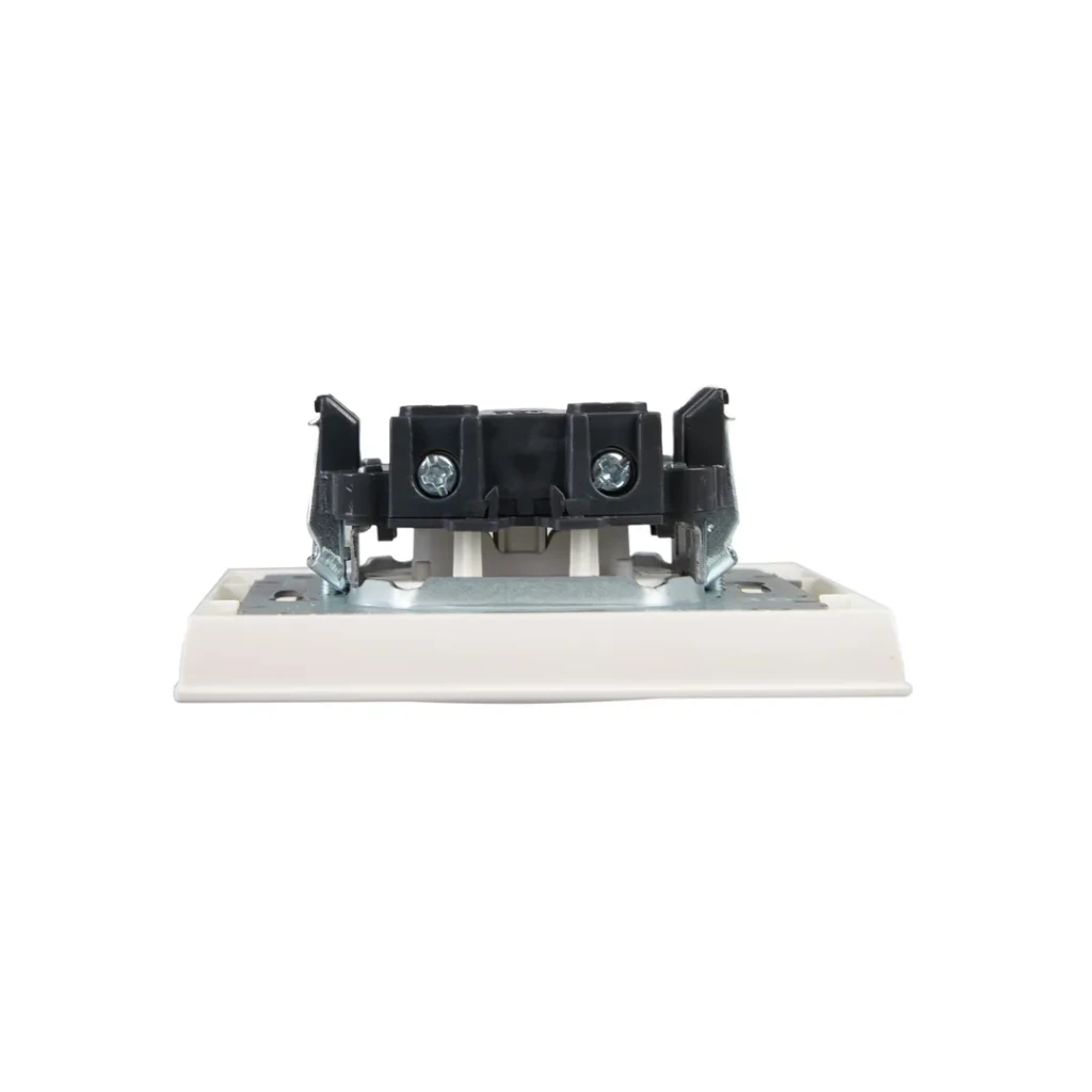 Priză cu împământare și obturator brite 16 a 220 - 240 v perlă iek 3