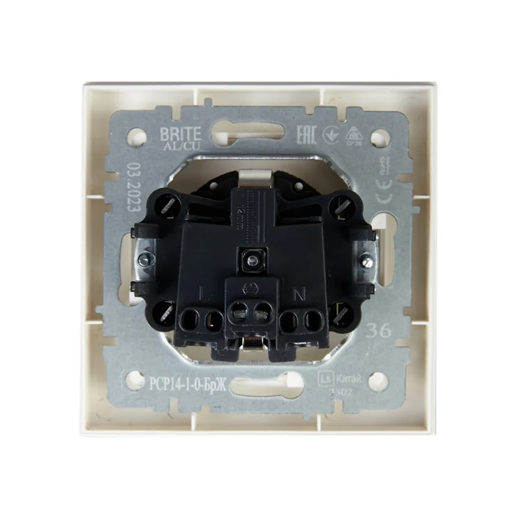 Priză cu împământare și obturator brite 16 a 220 - 240 v perlă iek 2