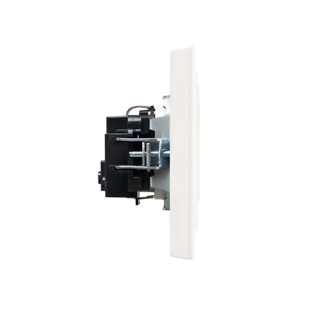 Priză cu împământare și obturator brite 16 a 220 - 240 v perlă iek 4