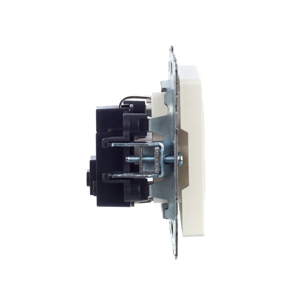 Priză cu împământare și obturator brite 16 a 220 - 240 v perlă iek 4