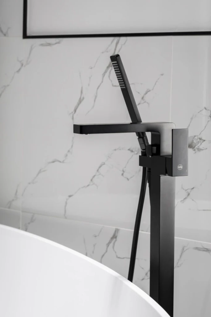 Baterie baie pe podea armatura logon negru 3