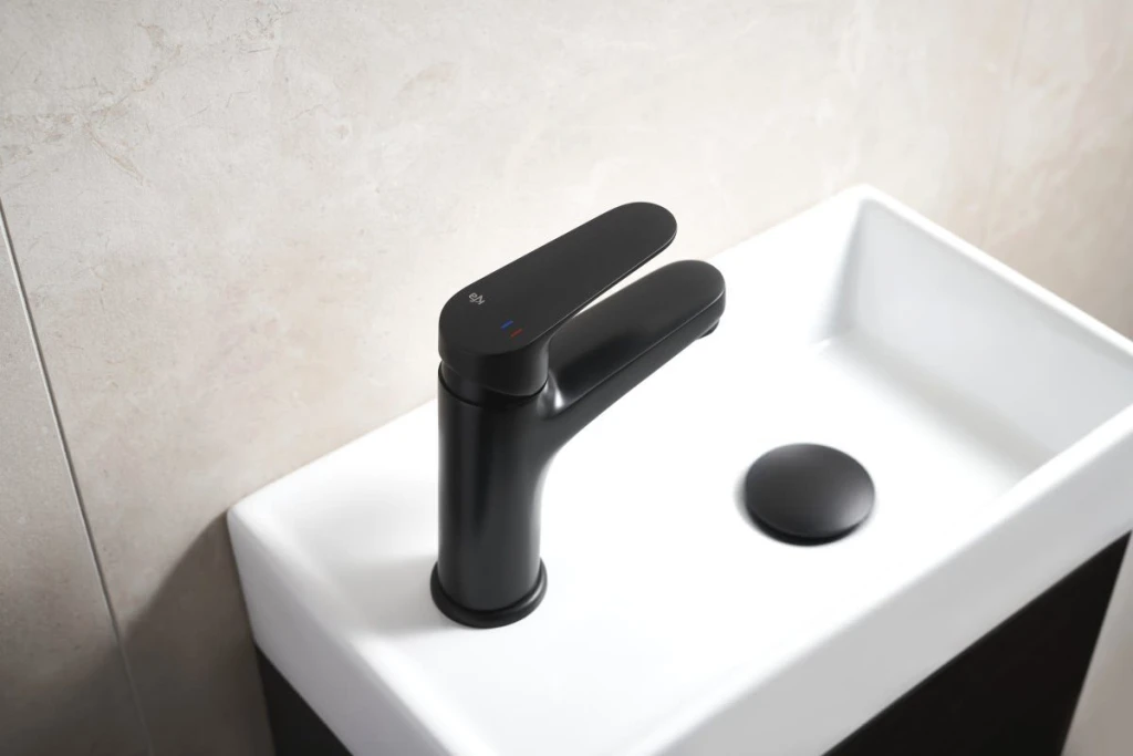 Смеситель для умывальника на умывальник armatura otava black черный 3