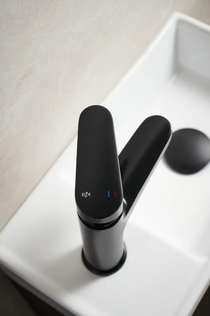 Смеситель для умывальника на умывальник armatura otava black черный 6