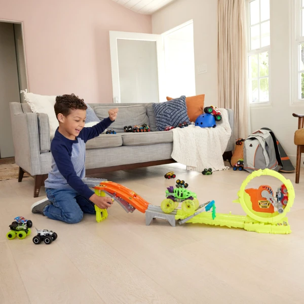 Hot wheels игровой набор "гонка на выживание" 7
