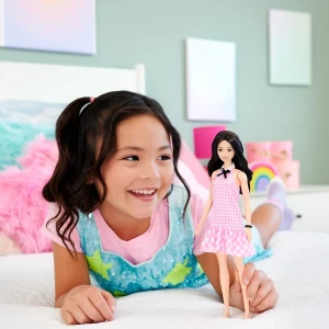 Кукла barbie "модница в розовое платье в клетку с милыми рюшами и бантиком на воротнике" Thumbnail 7