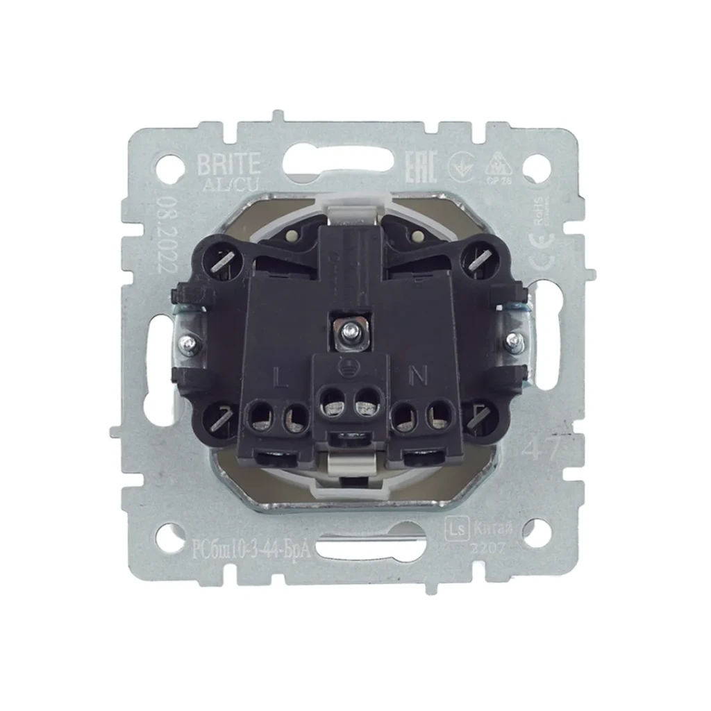 Розетка с защитой и с крышкой brite 16 a 220 - 240 в алюминий iek 3