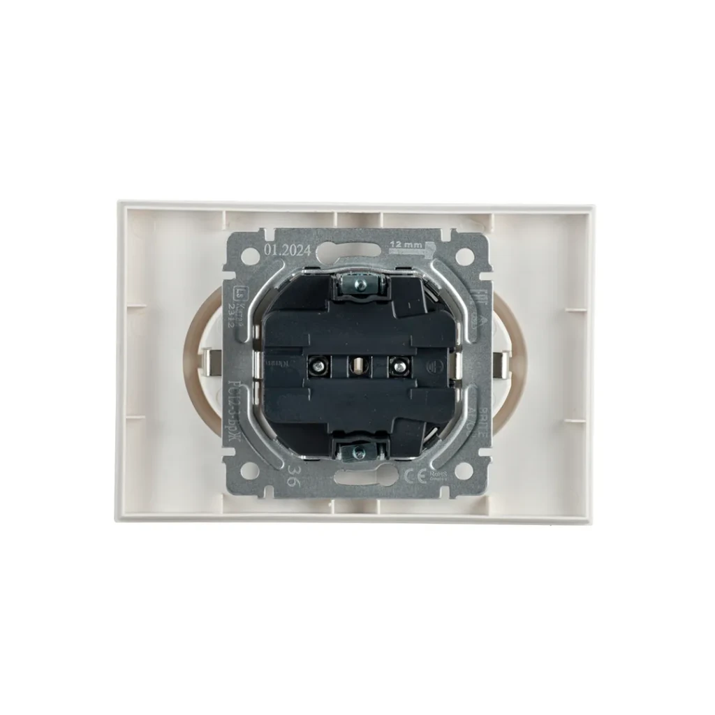 Priză dublă cu împământare brite 16 a 220 - 240 v perlă iek 2