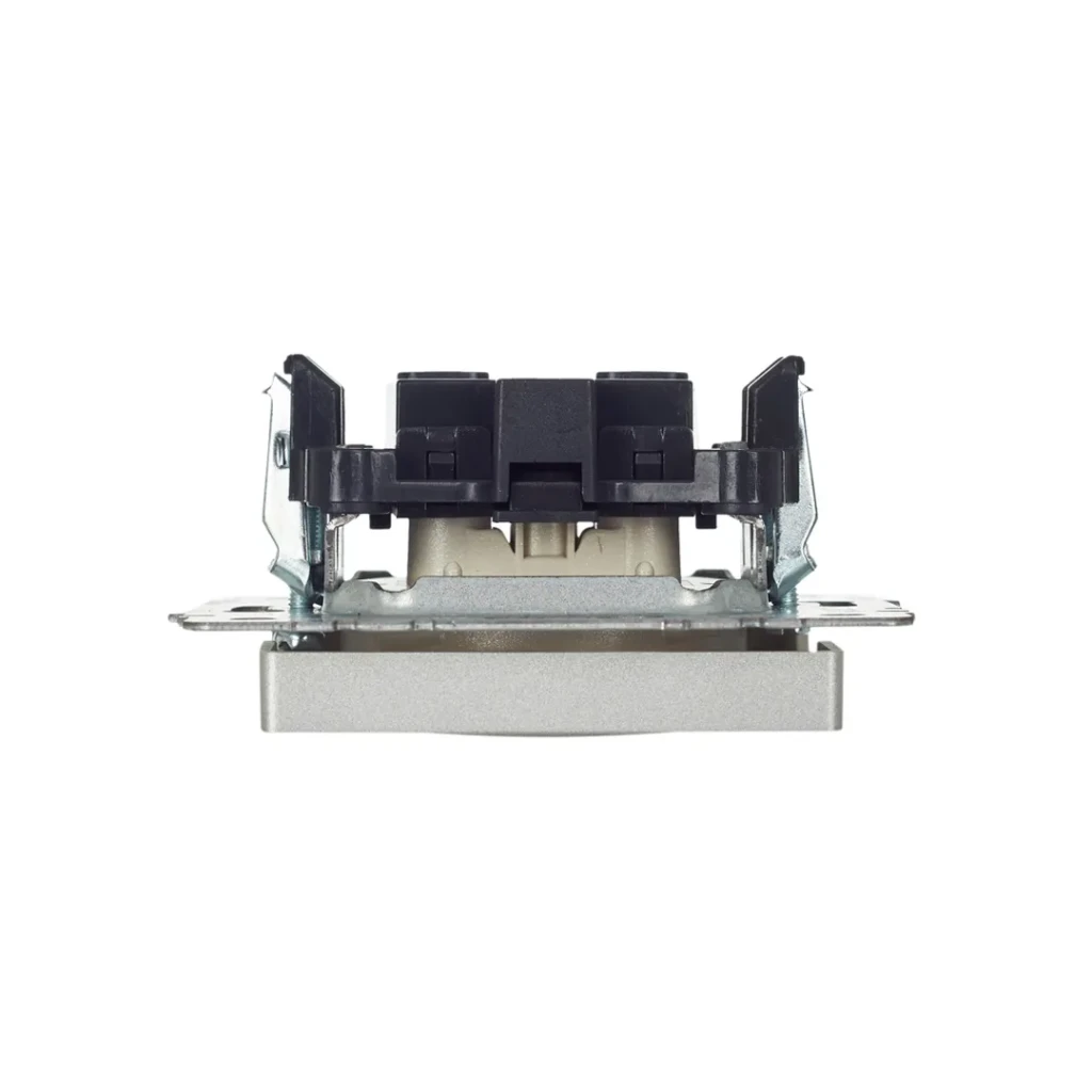 Priză brite 10 a 220 - 240 v aluminiu iek 3