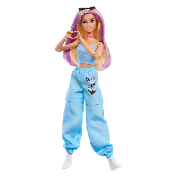 Păpușa barbie cu 4 ținute, accesorii și păr cu schimbare de culoare 2