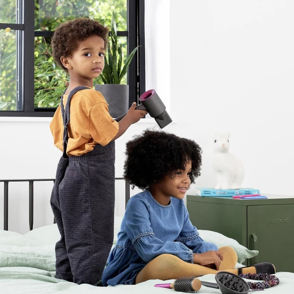 Set de joacă pentru coafarea părului dyson supersonic cu uscător și accesorii 9