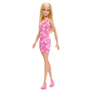 Păpușa barbie fashion cu părul blond și rochie roz cu logo-ul barbie imprimat