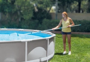 Intex set de curățare a piscinei: plasă, perie, duză de aspirare cu sac Thumbnail 1