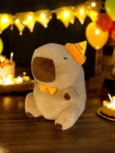 JUCARIE DE PLUS 20 CM «CAPIBARA HAPPY BIRTHDAY» (999)