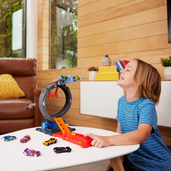 Hot wheels игровой набор "нападение летучей мыши" 6