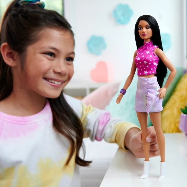 Păpușa barbie "fashionista cu păr negru drept și fustă iridescentă" 6
