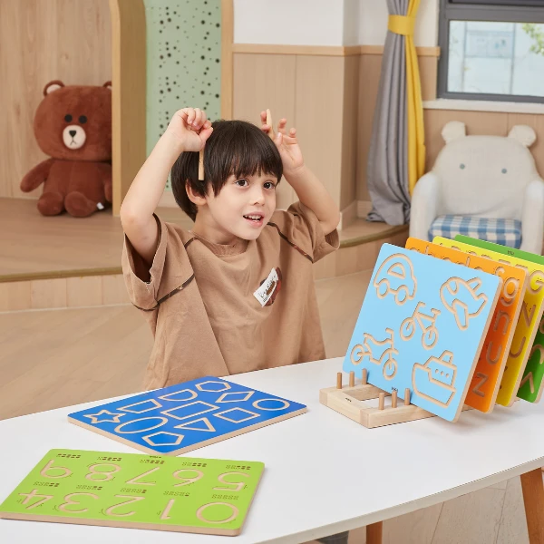 Деревянная доска с видами транспорта и деревянной ручкой 4
