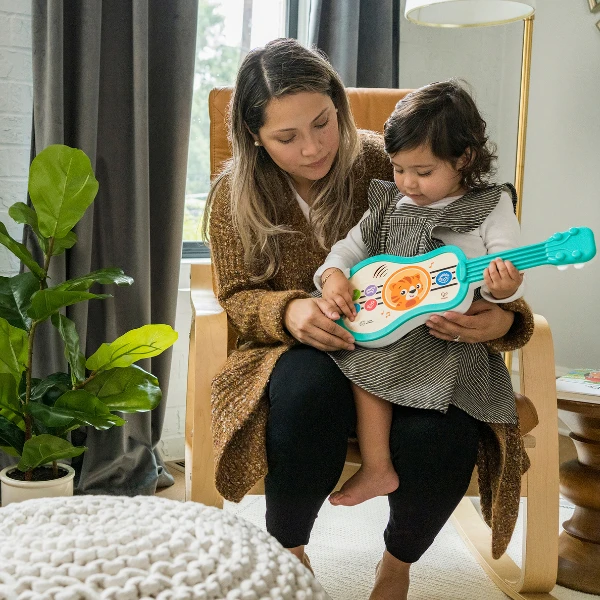 Jucărie educațională baby einstein „ukulele magice” 13