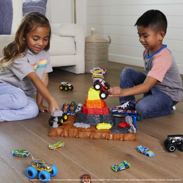 Игровой набор hot wheels monster trucks arena smashers "bone shaker" 8