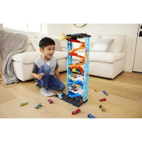 Hot wheels игровой набор "городская гоночная башня-трансформер" 9