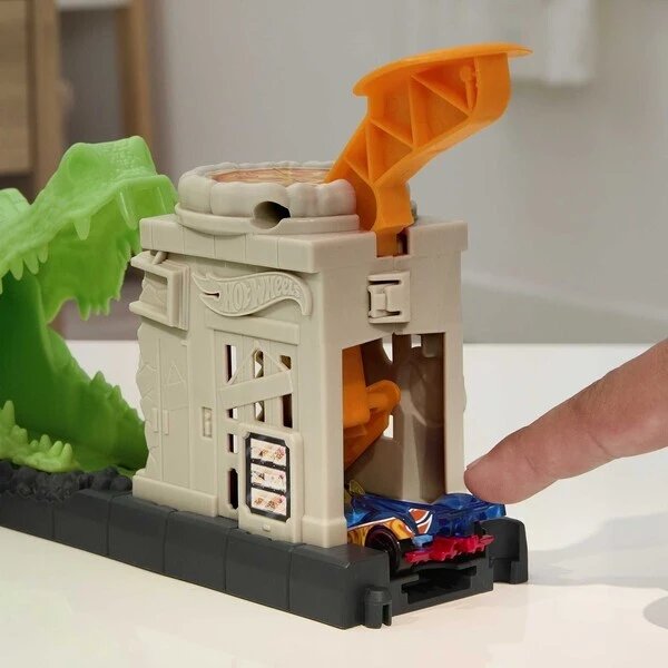 Hot wheels игровой набор "петля аллигатора" 8