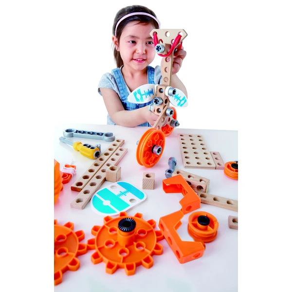 Set cu unelte „tânăr inventator” în cutie 11