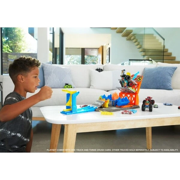 Hot wheels monster trucks  set "blast station" 8