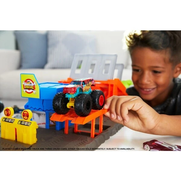Hot wheels monster trucks  set "blast station" 9