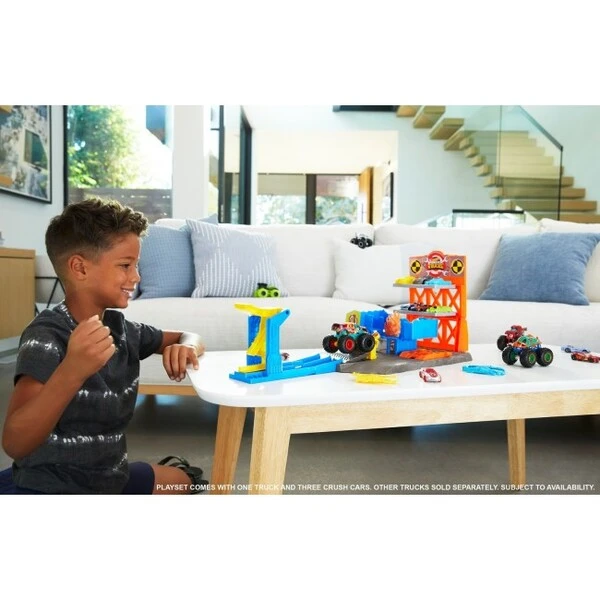 Hot wheels monster trucks  set "blast station" 7